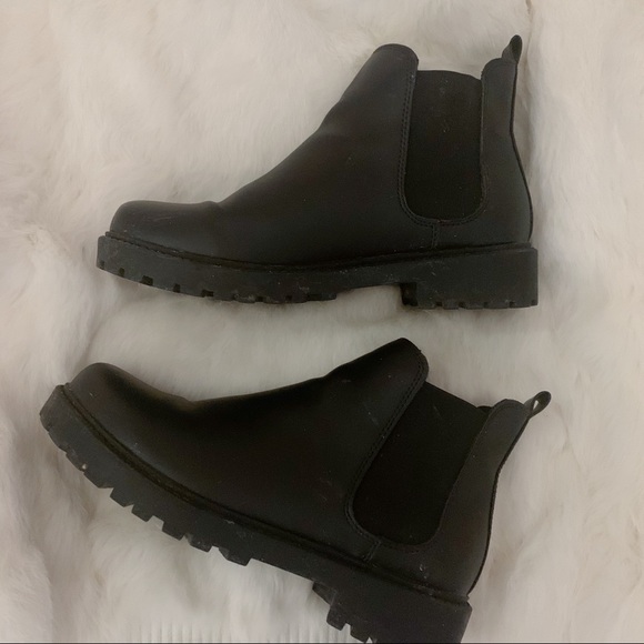 Princess Polly Shoes - Black Chelsea Boots